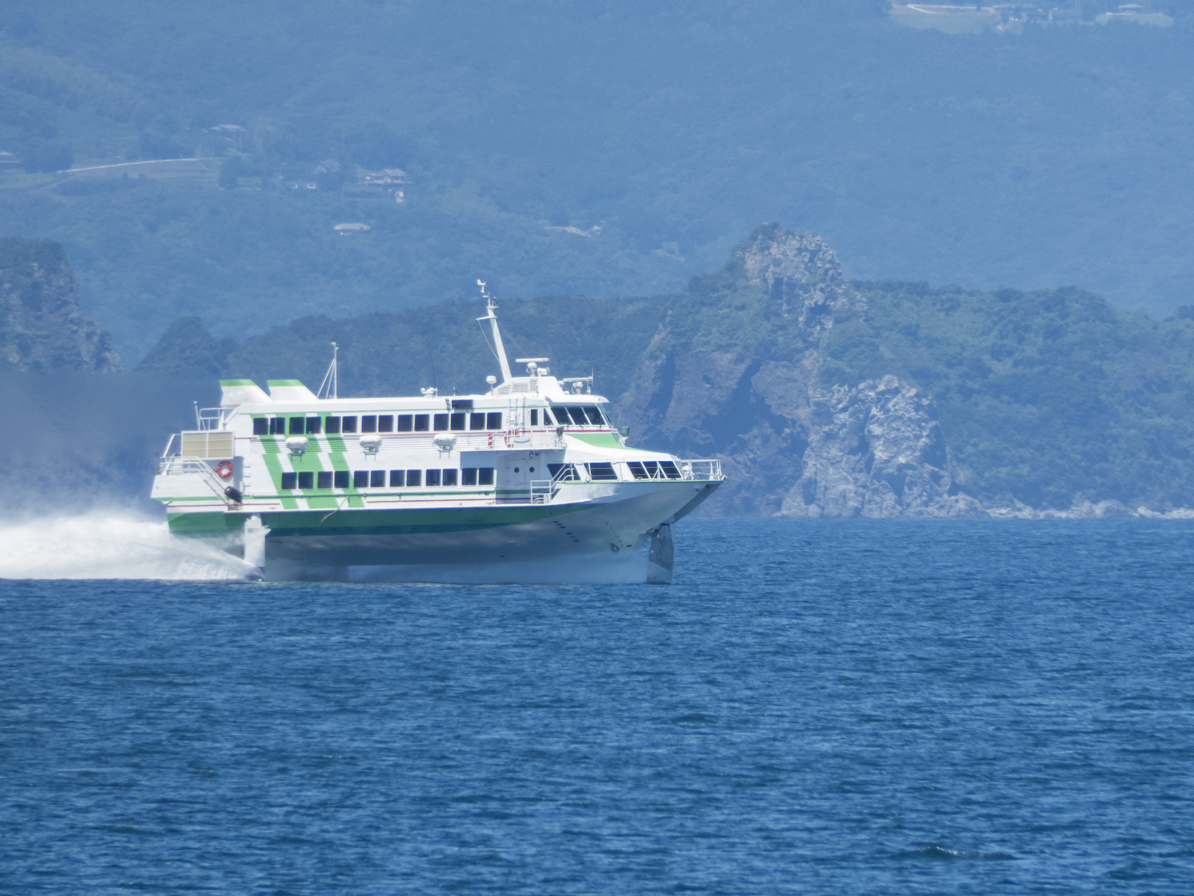 那覇泊港から久米島への出発・高速船の乗り場