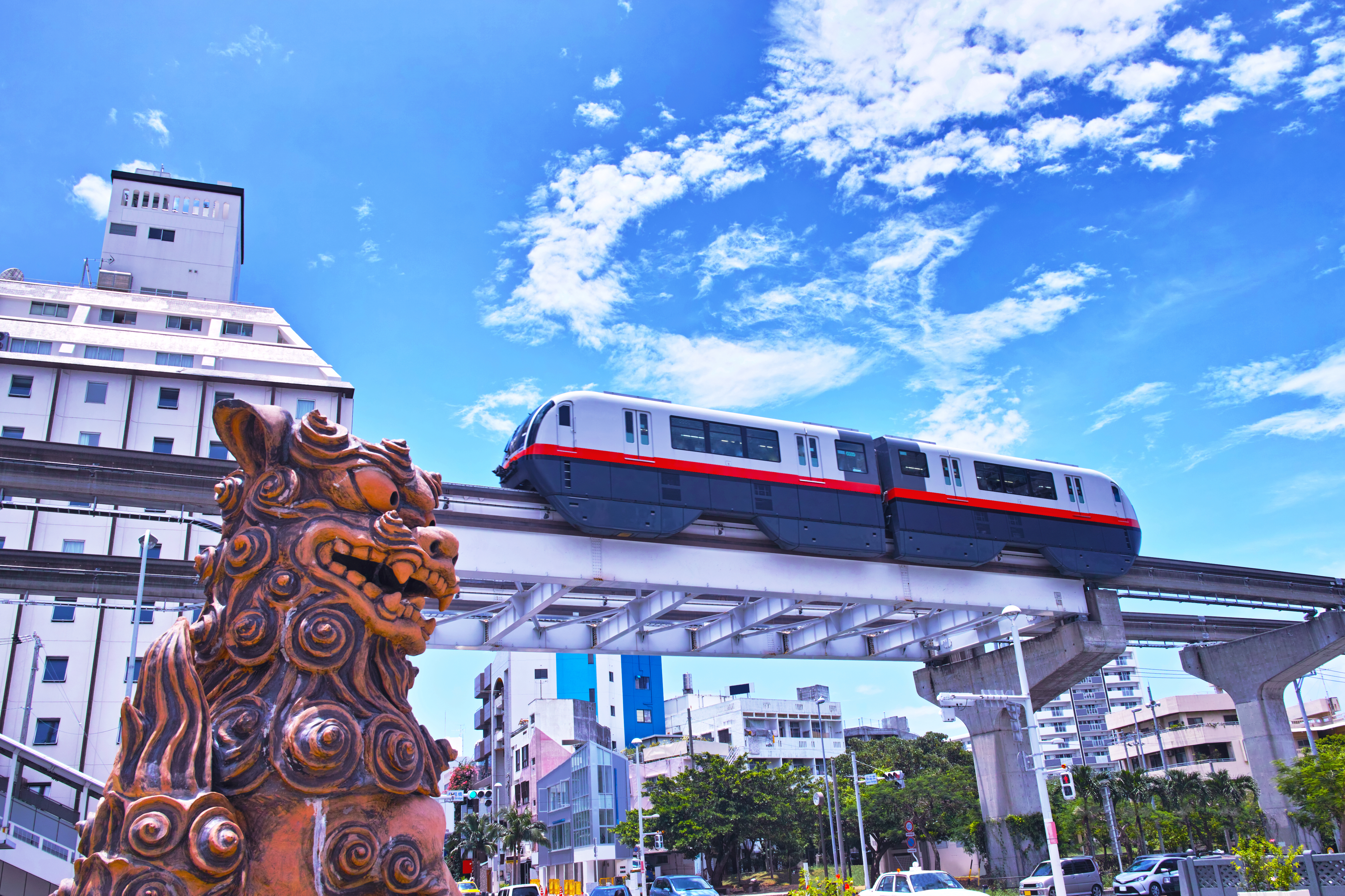 沖縄の海を走る高速船（イメージ）