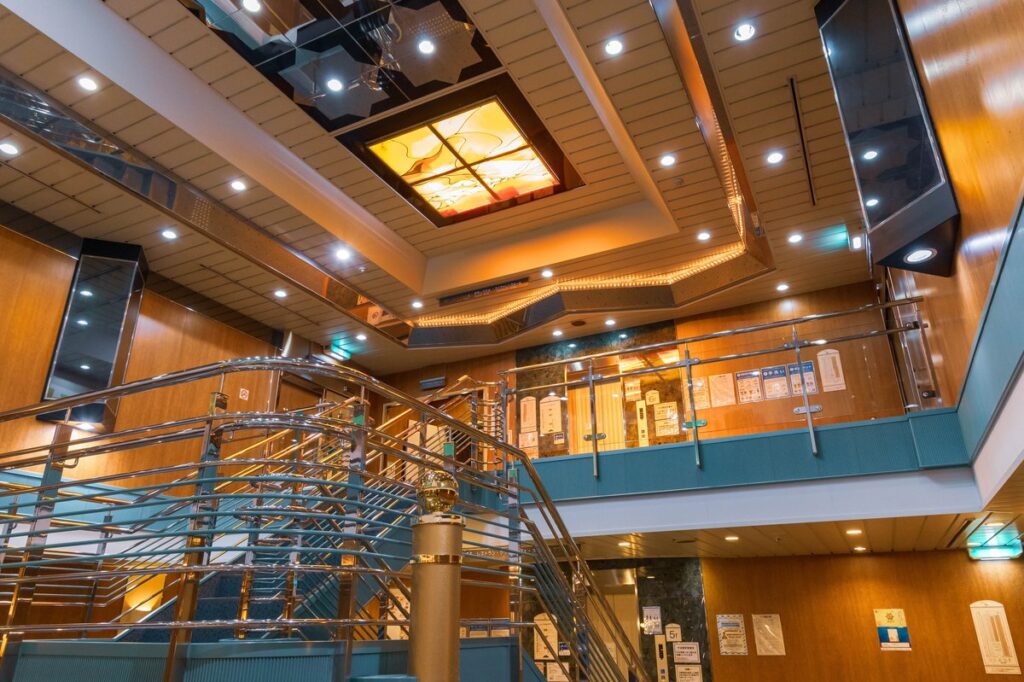 フェリーの快適な船内（イメージ）