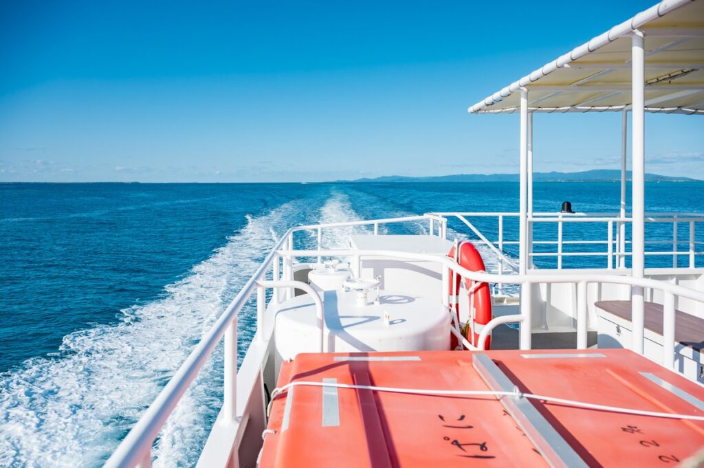 沖縄の離島を結ぶ高速船（イメージ）
