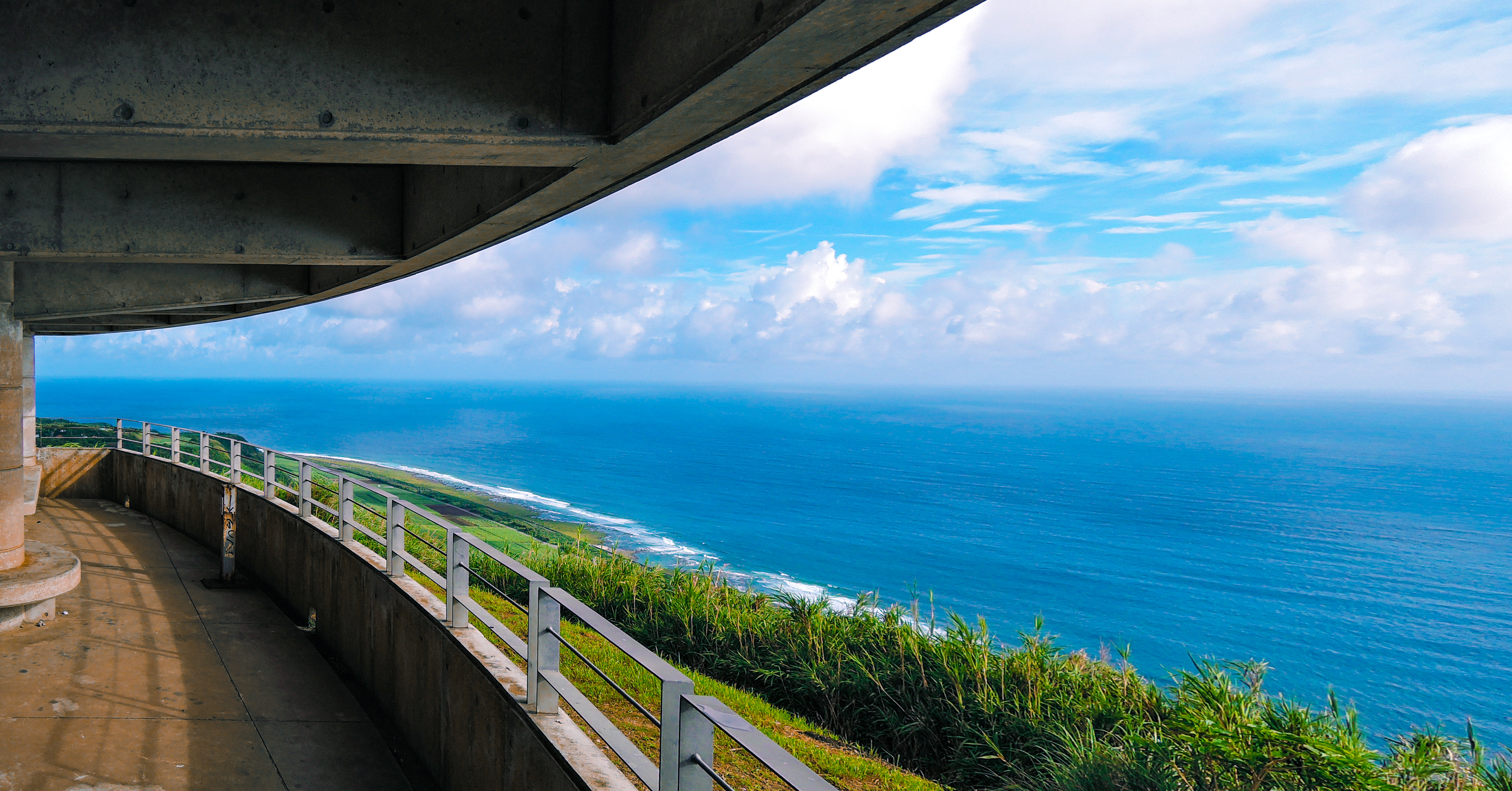 久米島の比屋定バンタ展望台から眺める絶景