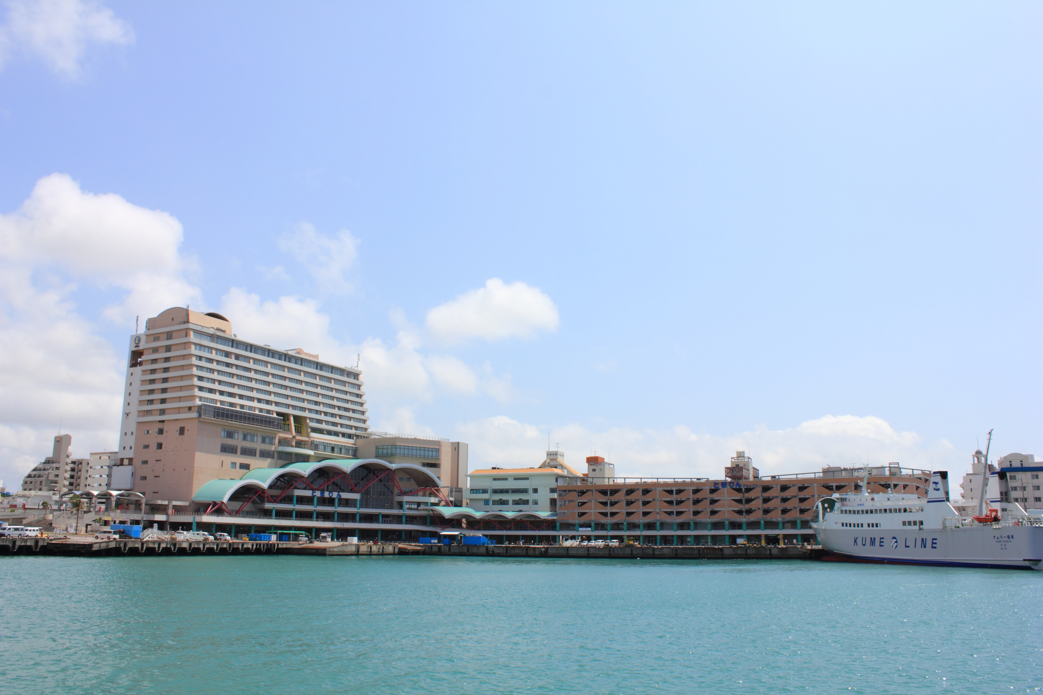 那覇の泊ふ頭旅客ターミナル
