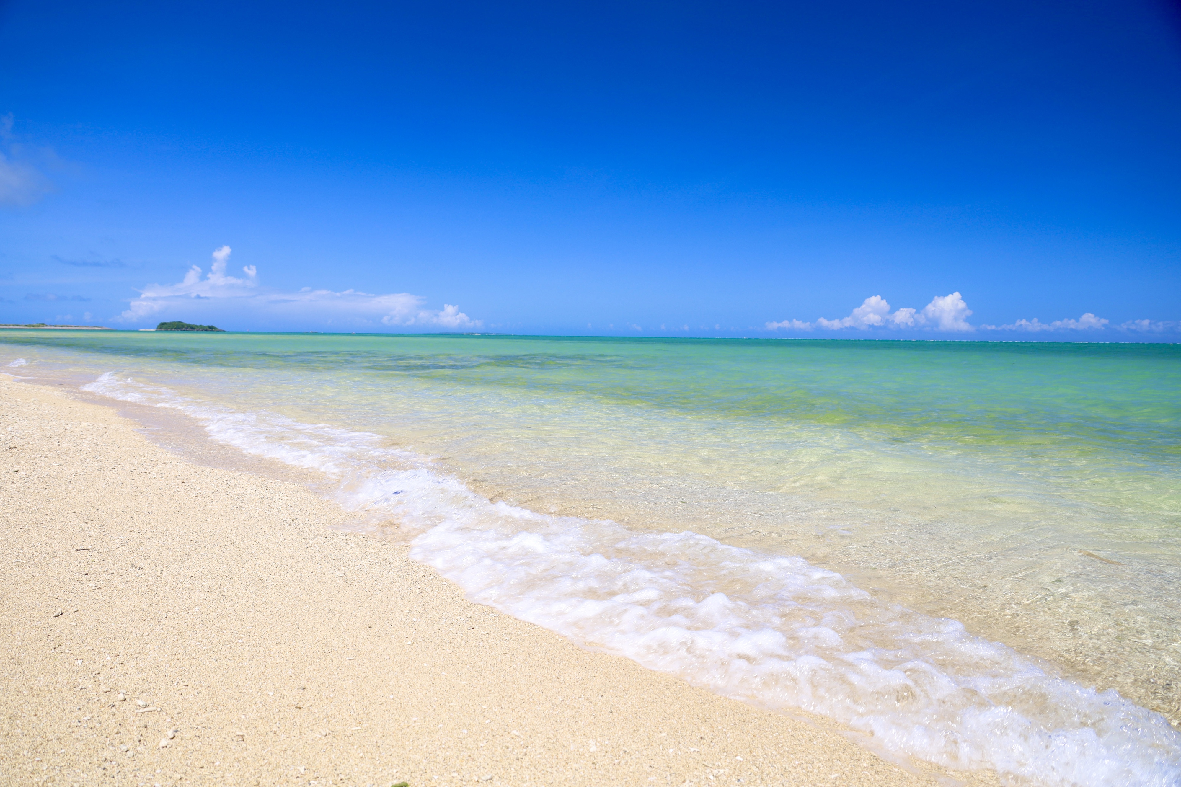 沖縄の美しい天然ビーチ