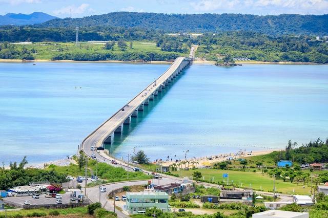 古宇利オーシャンタワーから眺める古宇利大橋