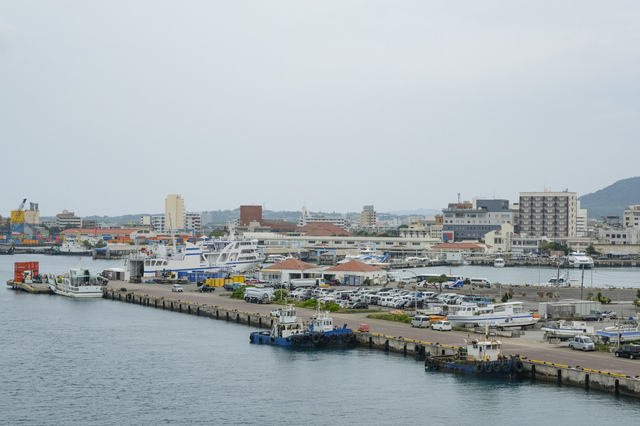 石垣島の市街地と港（イメージ）