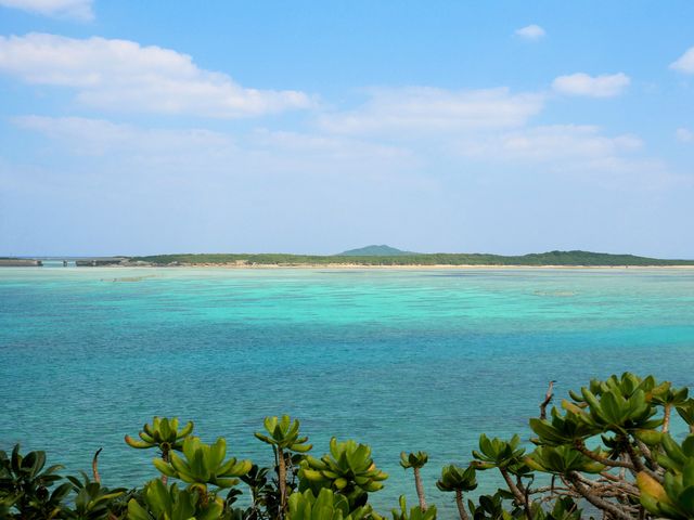 西平安名崎から見える池間大橋