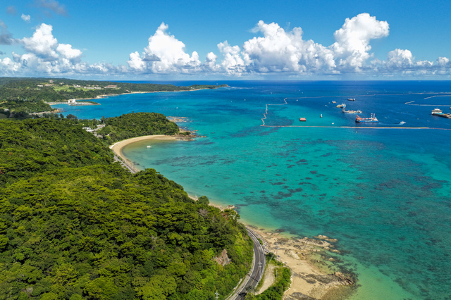 沖縄県大浦湾と辺野古埋め立て地の空撮