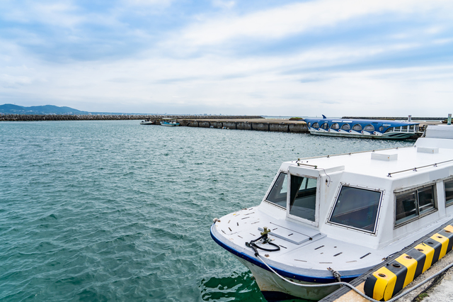 沖縄離島の港とフェリー乗り場（イメージ）