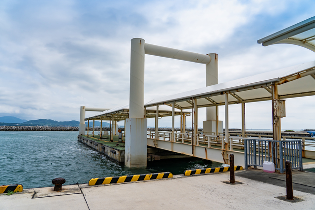 沖縄離島の港とフェリー乗り場（イメージ）