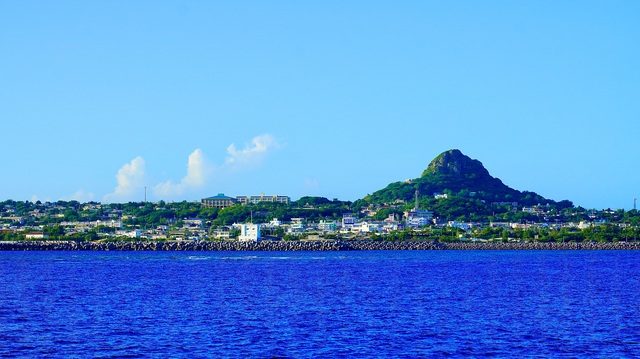 伊江島の城山が見える海の風景（イメージ）