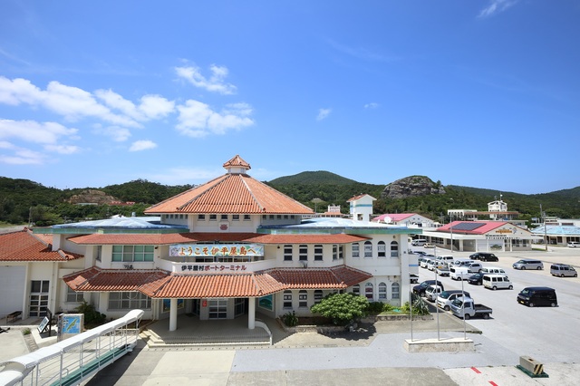 伊平屋島行きフェリーの出港風景（イメージ）
