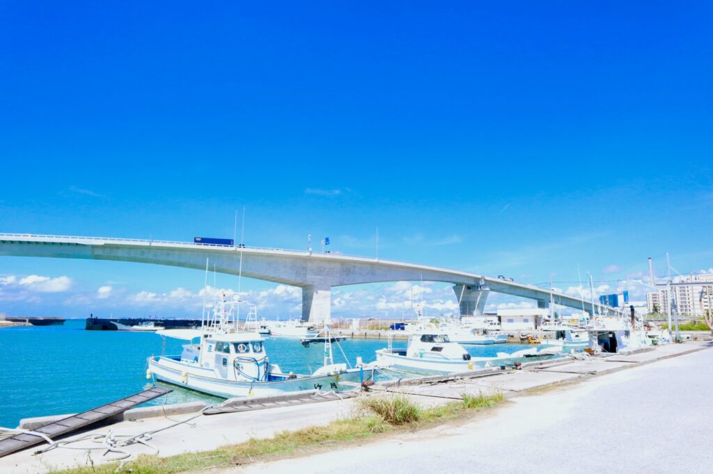 沖縄の漁港（イメージ）