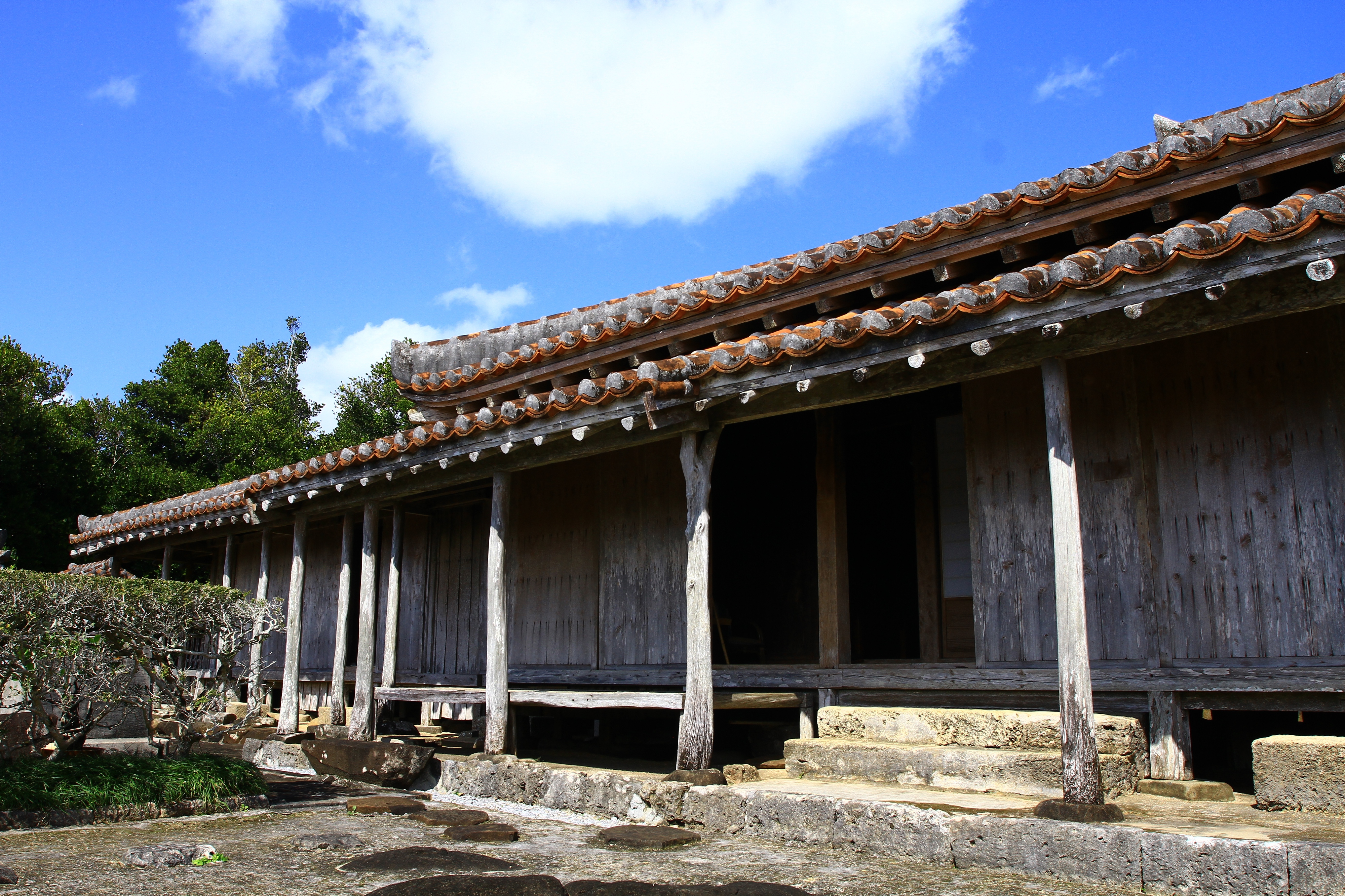 (イメージ) 神社仏閣巡礼 - 久米島・上江洲家