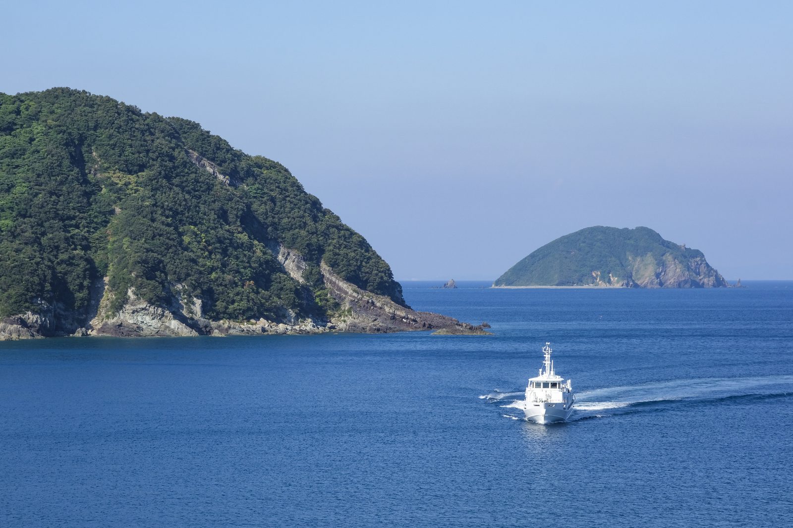 甑島の港へ入港する高速船（イメージ）